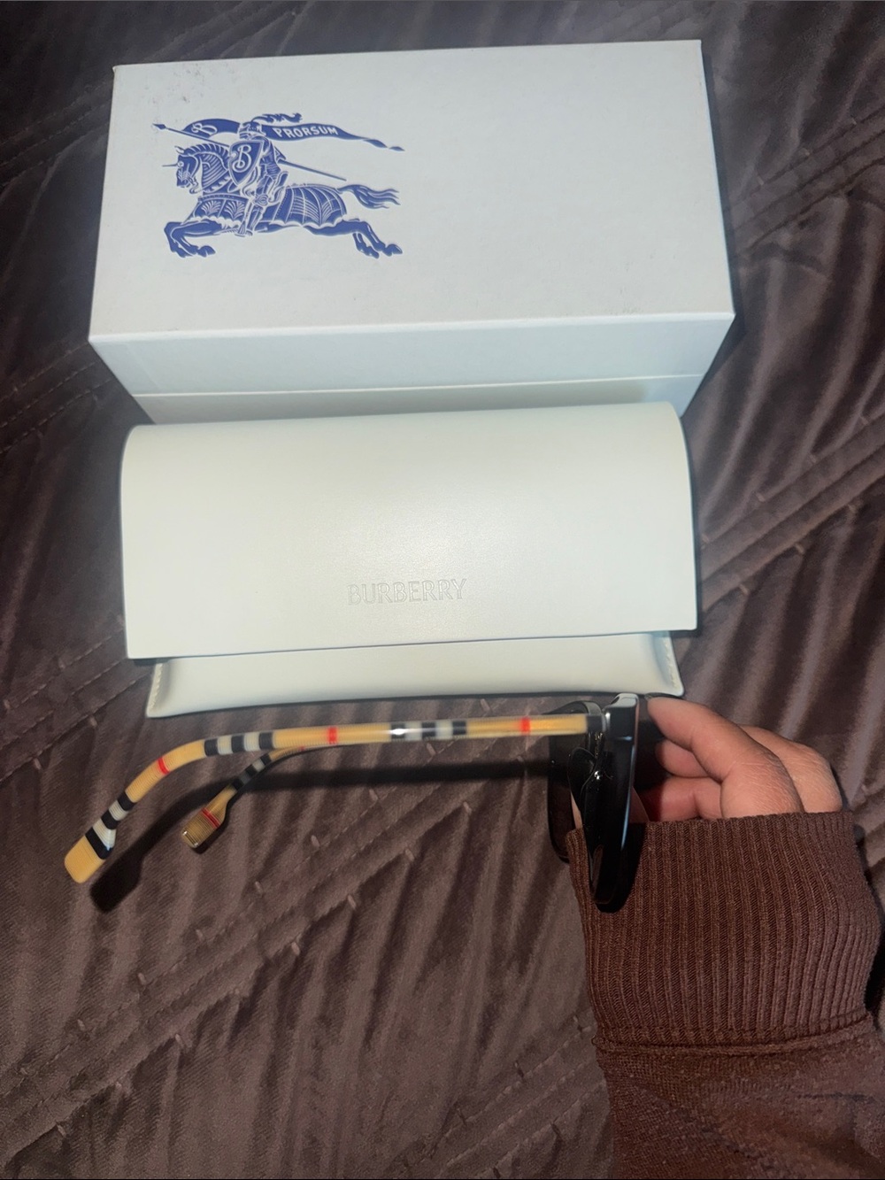 Authentic Burberry Black cat eye Sunglasses with Nova print and Dark Gray Lenses - Picture 7 of 8